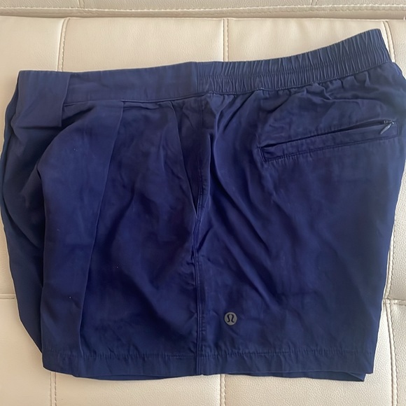 Lululemon & go keepsake short - size 8 or 10 - Picture 4 of 7